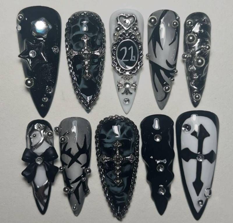 Gothic Kreuz Drücken Sie Auf Die Nägel | Schwarz Weiß 3D Mit Ketten & Gems Lange Stiletto Fake von Etsy - SieglindeCrafts