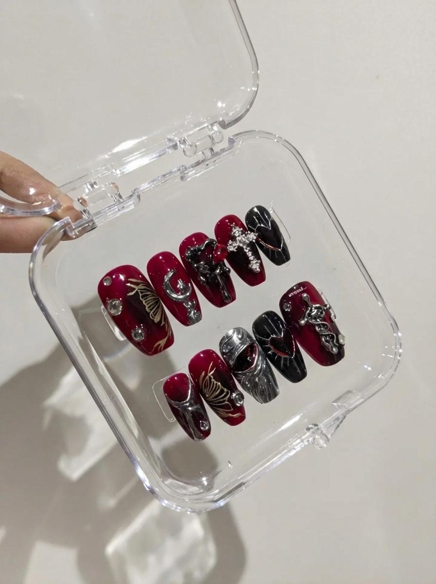 Gothic Rot Press On Nägel - 3D-Chrom-Details, Herz & Knochenkunst Schwarz-Rotes Nagelset Handgefertigte Punk Alt von Etsy - SieglindeCrafts