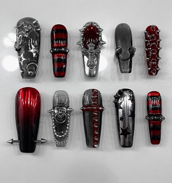 Gothic Rot Schwarz Drücken Sie Auf Die Nägel | Spiked Chrom Punk Nagelkunst Handgefertigtes Alt Nagel Set von Etsy - SieglindeCrafts
