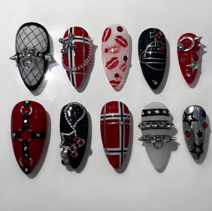 Gothic Y2K Press On Nägel | Rote Lippen, Sterne & Spikes Nagel Design Lange Fake von Etsy - SieglindeCrafts