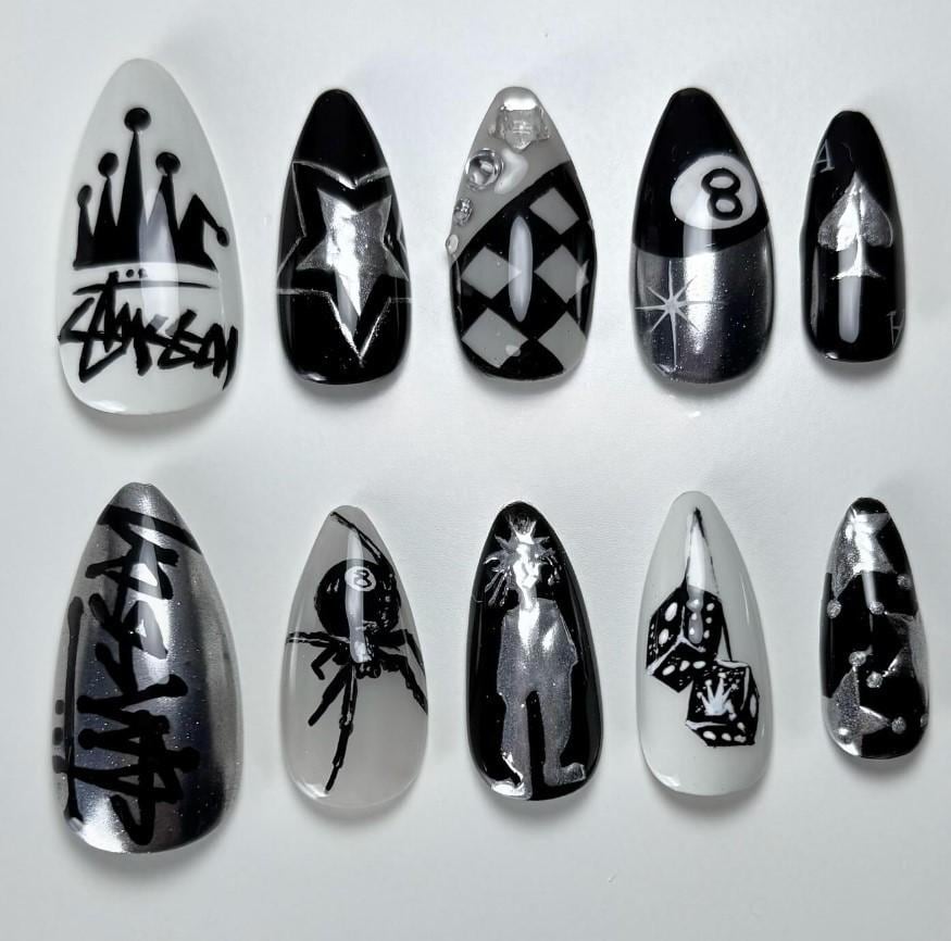 Graffiti Streetwear Press On Nails, Handbemalte 8-Ball Und Spinnenkunst, Silbernes Stern - Würfeldetail, Y2K Grunge Fake Nägel von Etsy - SieglindeCrafts
