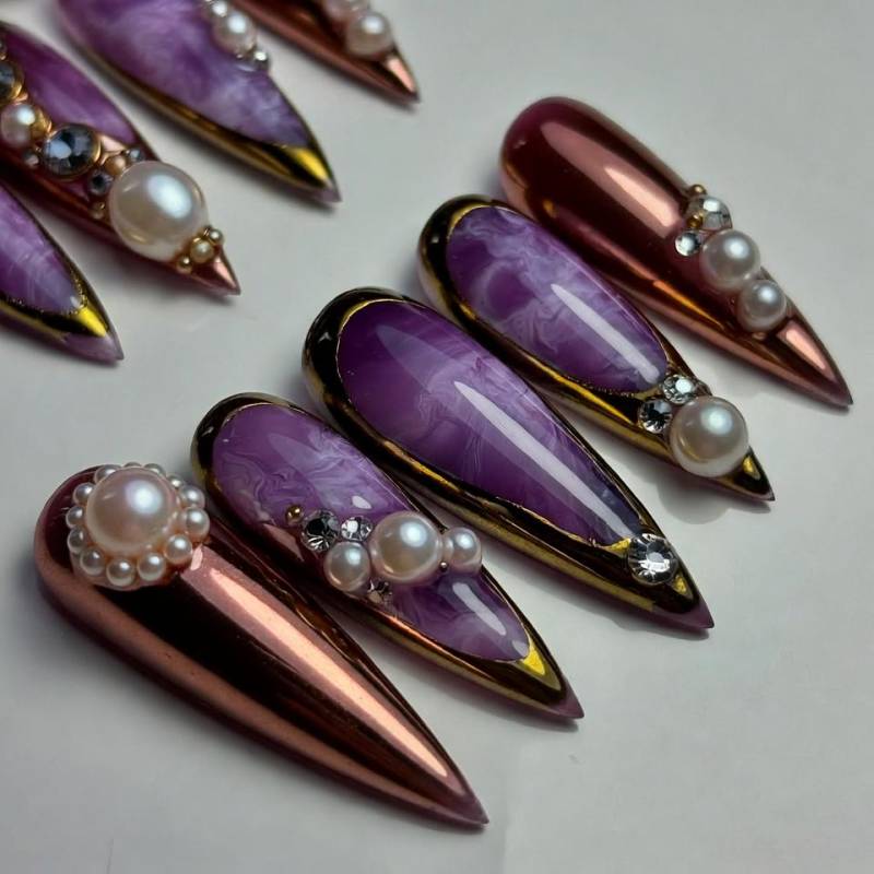 Luxus Purple Chrome Press On Nails, Perlen Strass Stiletto Nägel, Wiederverwendbarer Goldakzent Luxus Purple Chrome Press On Nails, Perlen Strass Stiletto Nägel, Wiederverwendbarer Goldakzent von Etsy - SieglindeCrafts