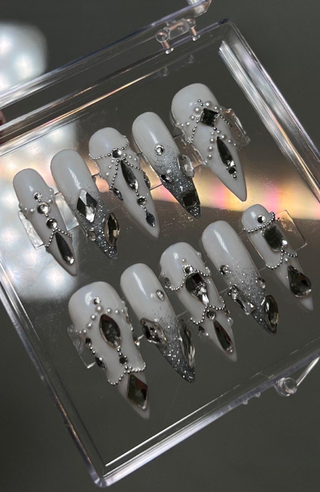 Luxus Silber Strass Drücken Sie Auf Die Nägel | Weiß Glitzer Stiletto Glam Handgefertigte Nagel Kunst Elegantes Fake Set von Etsy - SieglindeCrafts
