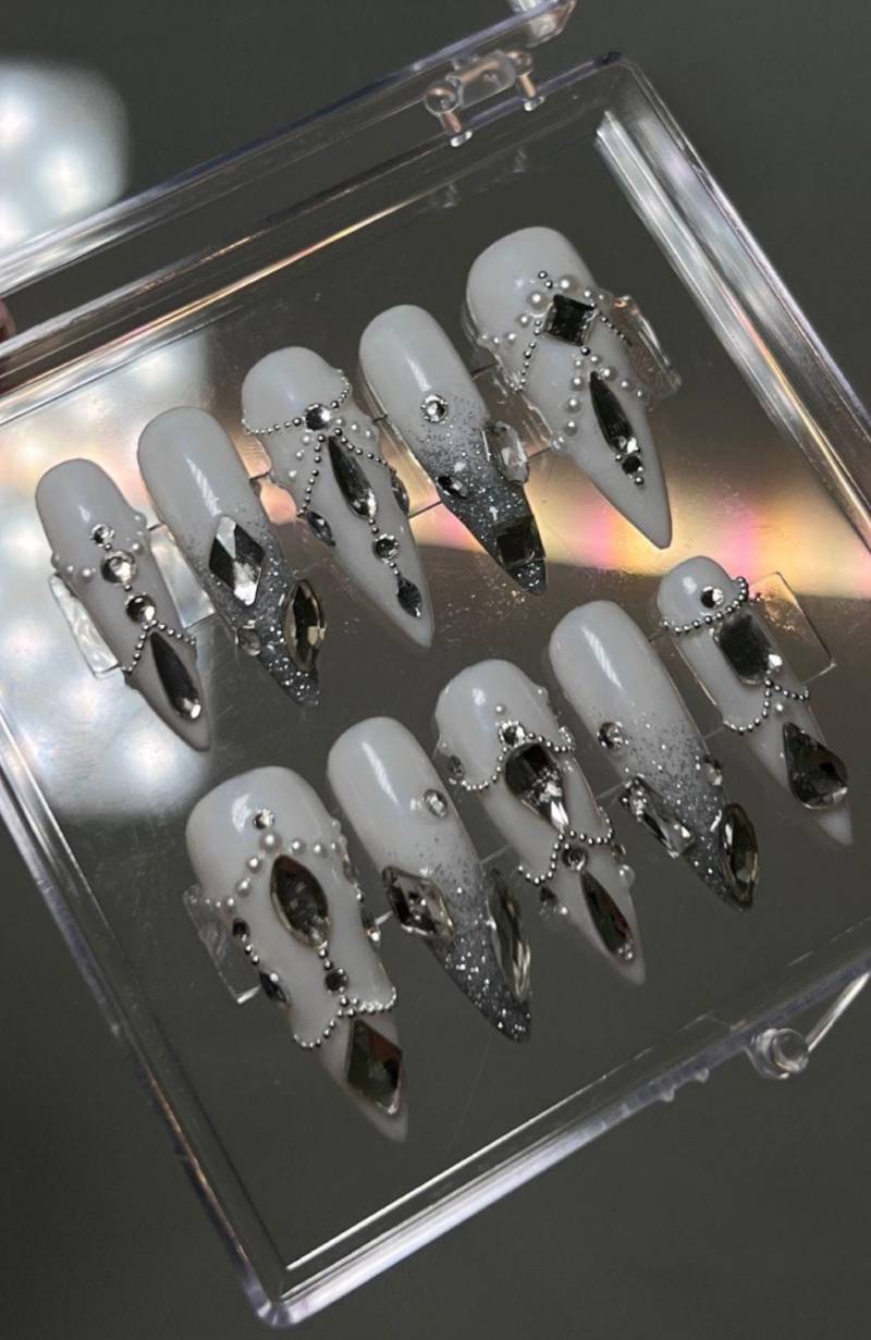 Luxus Silber Strass Drücken Sie Auf Die Nägel | Weiß Glitzer Stiletto Glam Handgefertigte Nagel Kunst Elegantes Fake Set von Etsy - SieglindeCrafts