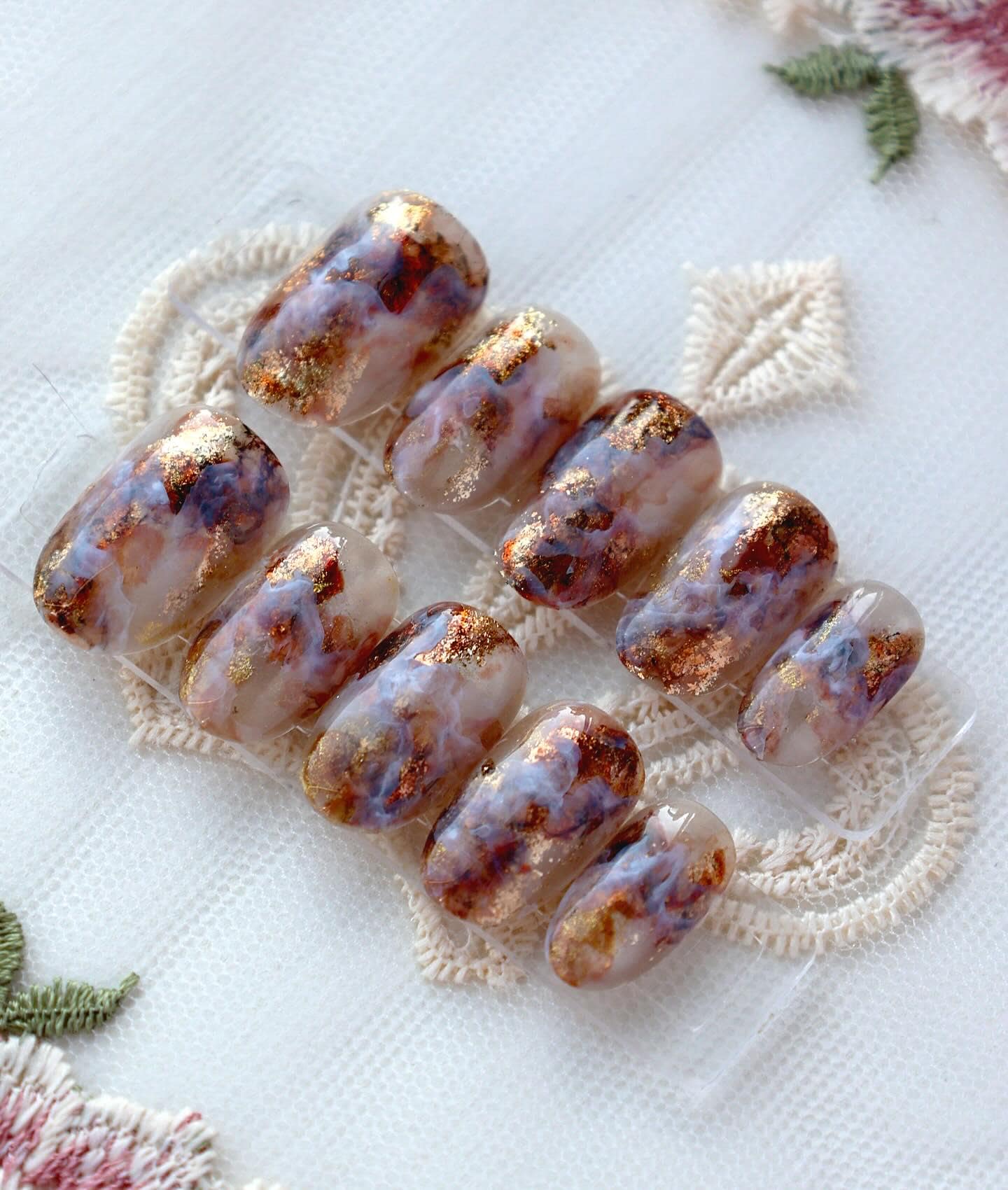 Marmor Press-On-Nägel, Goldfolien-stein-Nägel, Luxus-Marmor-Nail-Art, Neutrale Elegante Nägel, Handgemachte Wiederverwendbare Nägel von Etsy - SieglindeCrafts