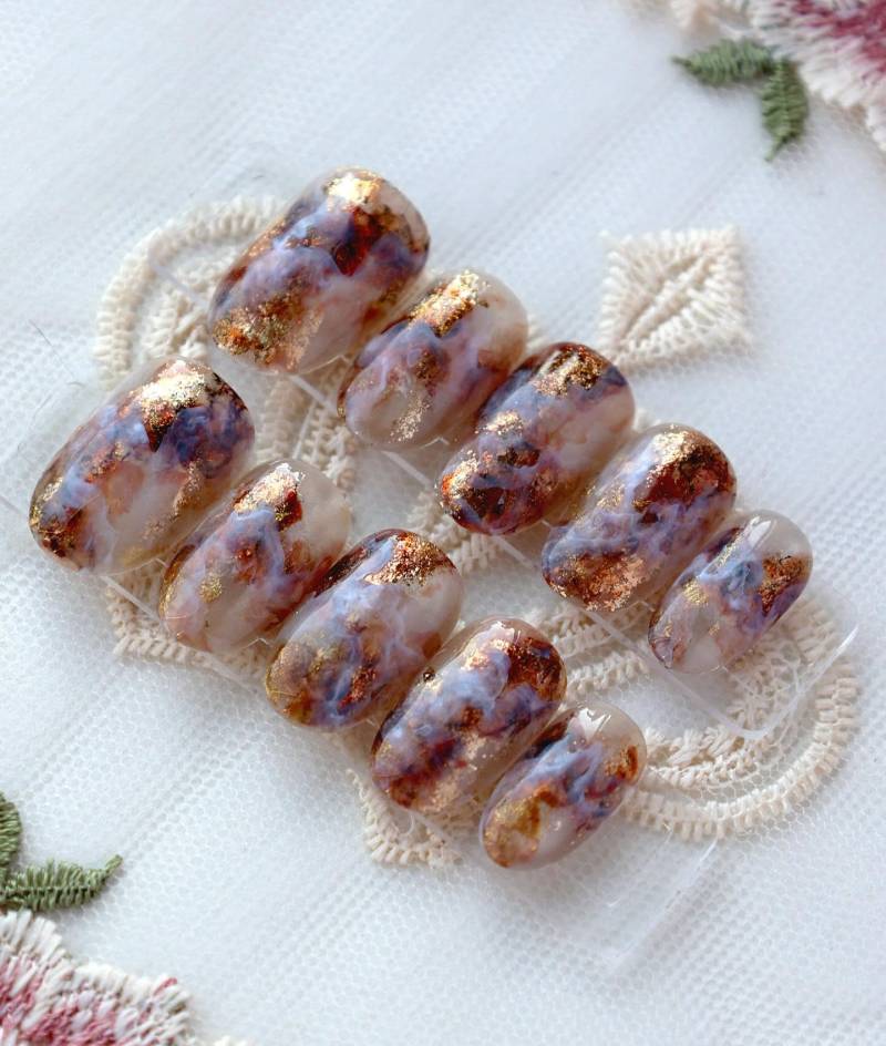Marmor Press-On-Nägel, Goldfolien-stein-Nägel, Luxus-Marmor-Nail-Art, Neutrale Elegante Nägel, Handgemachte Wiederverwendbare Nägel von Etsy - SieglindeCrafts