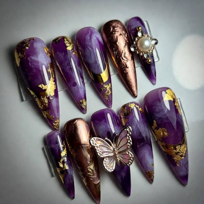 Royal Purple Marmor Press On Nägel - Goldfolie & 3D Schmetterling Charm Luxus Mandel Set von Etsy - SieglindeCrafts