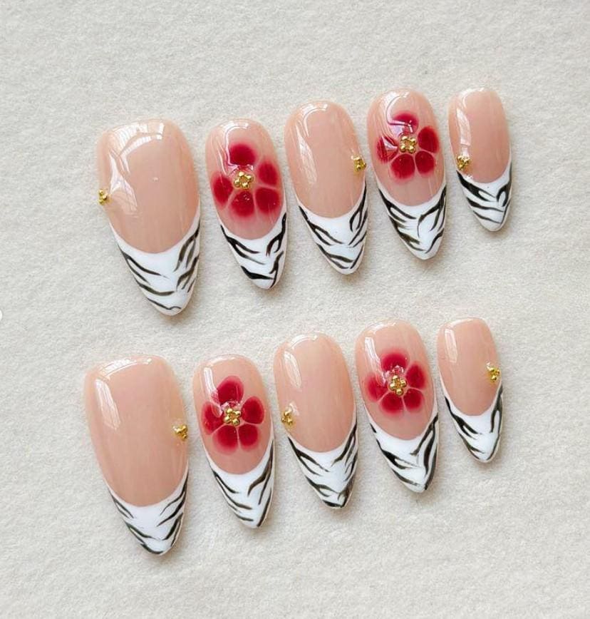 Tiger Print Und Rot Floral Drücken Sie Auf Die Nägel Mandel Luxus Gefälschte Gelpolitur Handgemalte Blumennägel Wild Animal von Etsy - SieglindeCrafts
