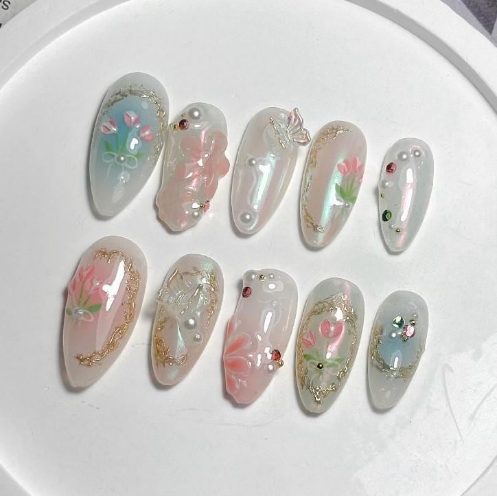 Vintage Tulip Press On Nails, Handgemalte Blumenkunst Mit Goldfolienrahmen, Pearl Chrome Fairycore Nägel, Wiederverwendbarer Luxus Full Set von Etsy - SieglindeCrafts