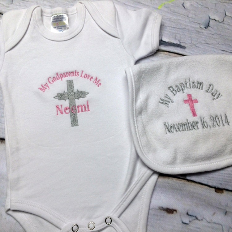Monogrammed Taufe Onesie Und Lätzchen Set von Etsy - SignatureLittleOnes