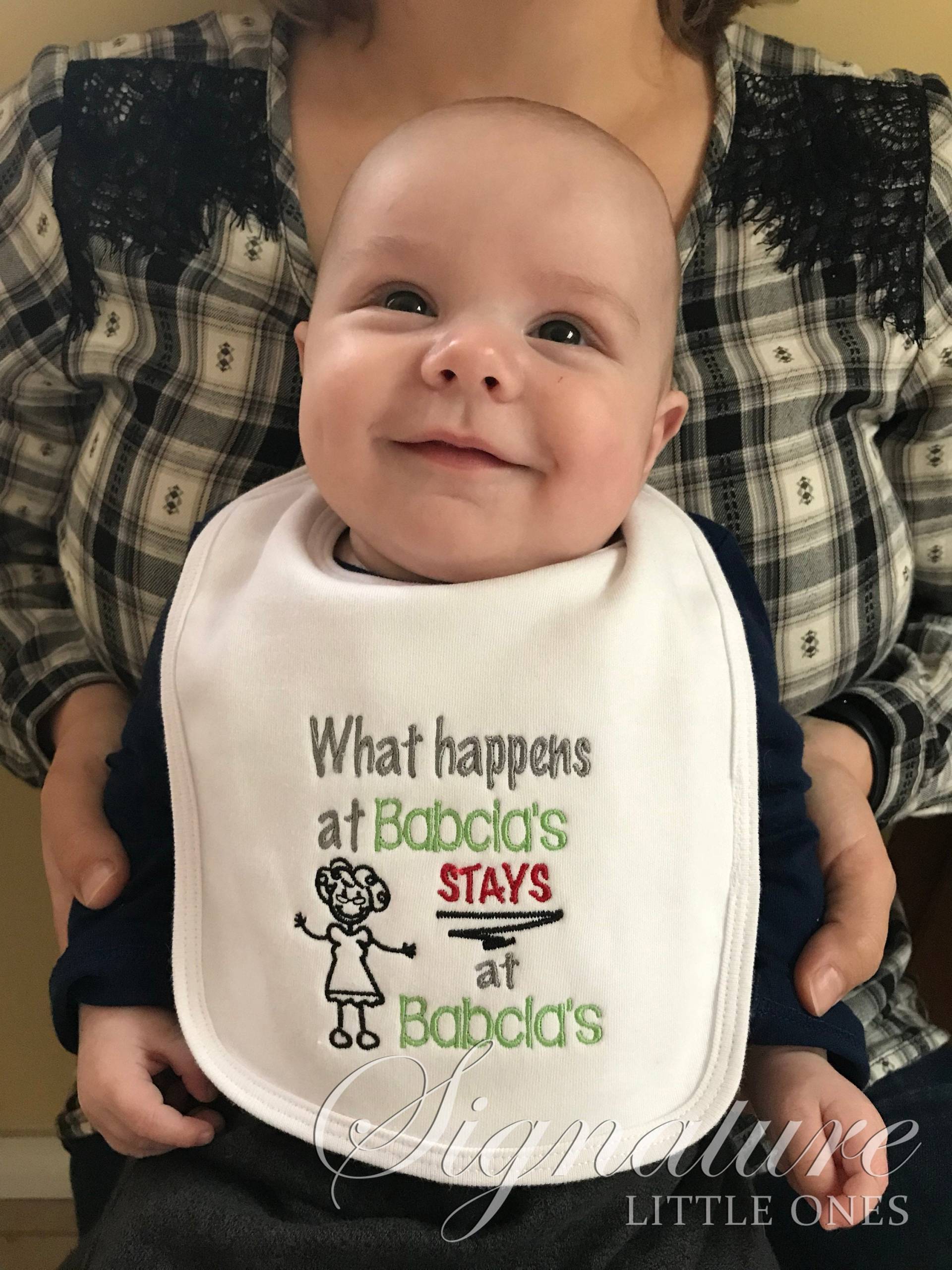 What Happens At Babcia Es Stays Es, Polish Bib, Oma Lätzchen, Baby Custom Bibs von Etsy - SignatureLittleOnes