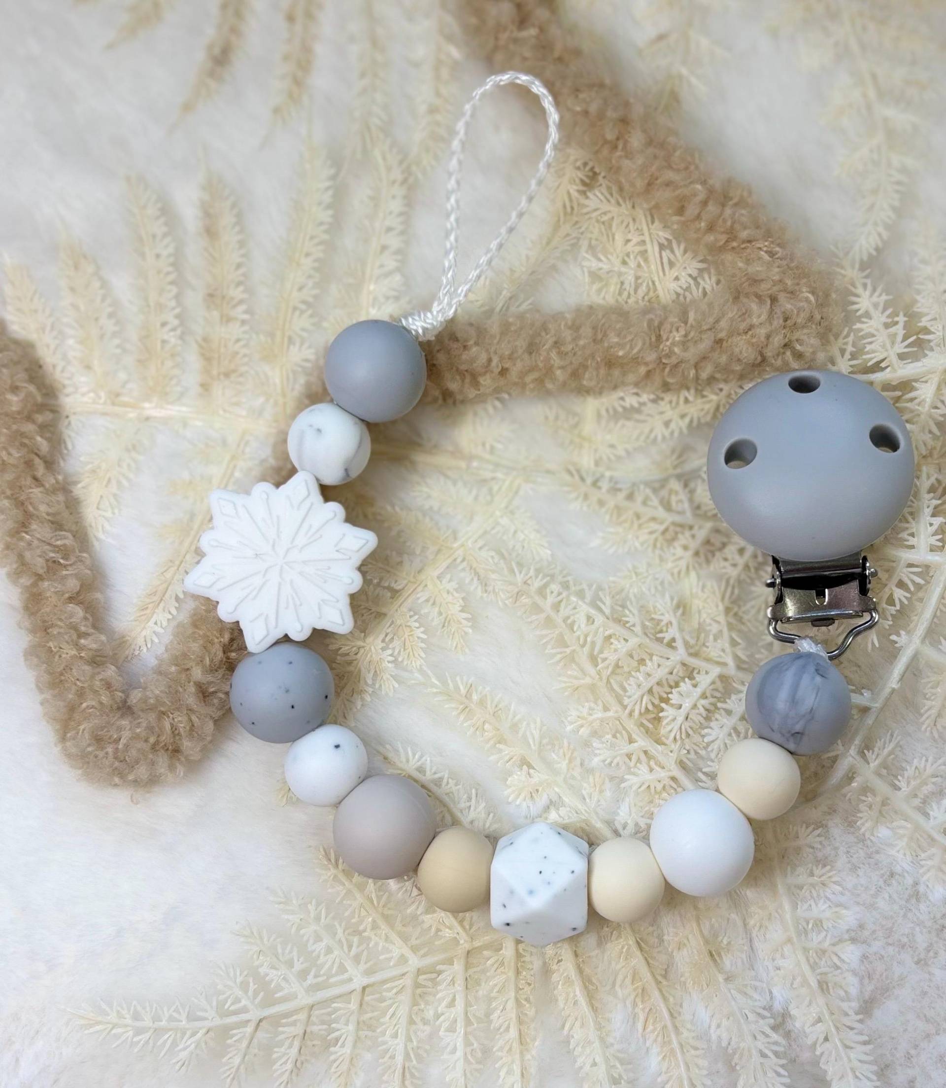 Schnullerkette „Schneeflocke", Schnullerhalter, Weihnachtsschnullerkette von Etsy - Silisoulkids