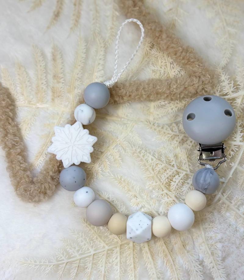 Schnullerkette „Schneeflocke", Schnullerhalter, Weihnachtsschnullerkette Schnullerkette „Schneeflocke", Schnullerhalter, Weihnachtsschnullerkette von Etsy - Silisoulkids