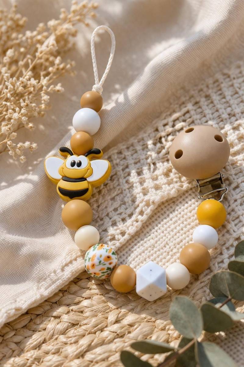 Schnullerkette Biene, Personalisiert, Aus Silikon Geschenk Zur Geburt, Babygeschenk, Schnullerhalter, Schlüsselanhänger Schnullerkette Biene, Personalisiert, Aus Silikon Geschenk Zur Geburt, Babygeschenk, Schnullerhalter, Schlüsselanhänger von Etsy - Silisoulkids