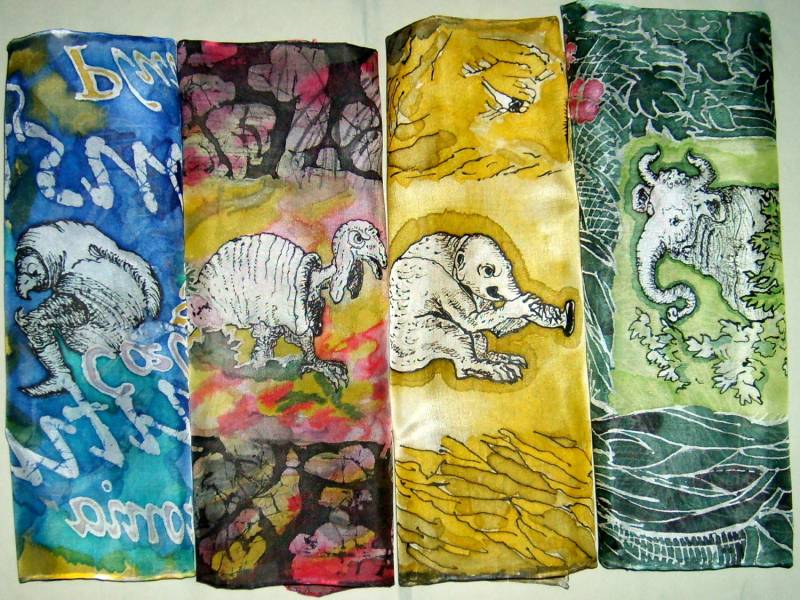 Halloween Geschenk. Monsters.silk Original Batik Handbemalen Taschentuch Little Monsters Autorenarbeit Halloween Geschenk. Monsters.silk Original Batik Handbemalen Taschentuch Little Monsters Autorenarbeit von Etsy - SilkRoseArt