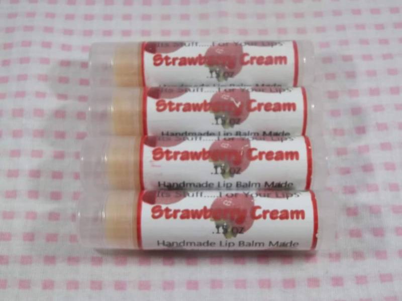 Lippenbalsam, Erdbeercreme-Lip-stuff - Handgemachter Natürlicher Aromatisierter Lippenbalsam Lippenbalsam, Erdbeercreme-Lip-stuff - Handgemachter Natürlicher Aromatisierter Lippenbalsam von Etsy - SimplyNaturalStuff