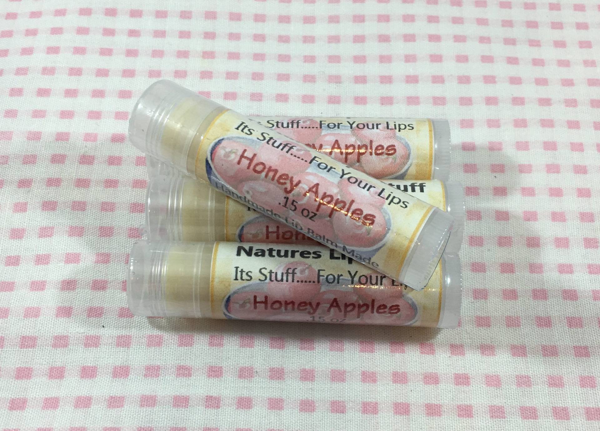 Lippenbalsam, Honigäpfel-Lippenstoff, Handgemachter Natürlicher Aromatisierter Bienenwachs-Lippenbalsam Lippenbalsam, Honigäpfel-Lippenstoff, Handgemachter Natürlicher Aromatisierter Bienenwachs-Lippenbalsam von Etsy - SimplyNaturalStuff