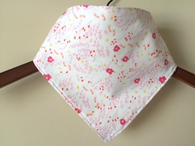 Baby/Kleinkind Bandana/Schal/Bibdana/Sabberlatz ~ Woodland//Petal//Girly//Blumen//Petal von Etsy - SimplyStitchedbySara