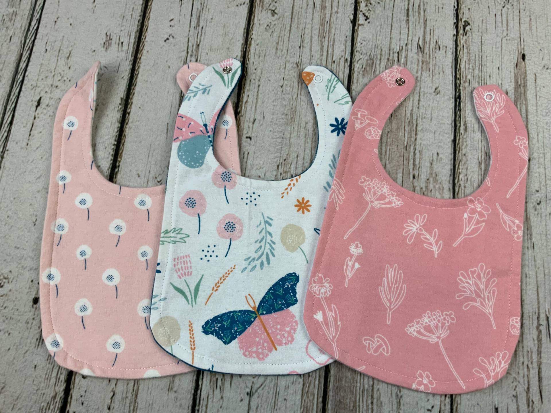 Babylätzchen/Babymädchen Lätzchen Floral Schmetterling Rosa Blau Baby-Dusche-Geschenk Whimsy Kollektion Babylätzchen/Babymädchen Lätzchen Floral Schmetterling Rosa Blau Baby-Dusche-Geschenk Whimsy Kollektion von Etsy - SimplyUCreation