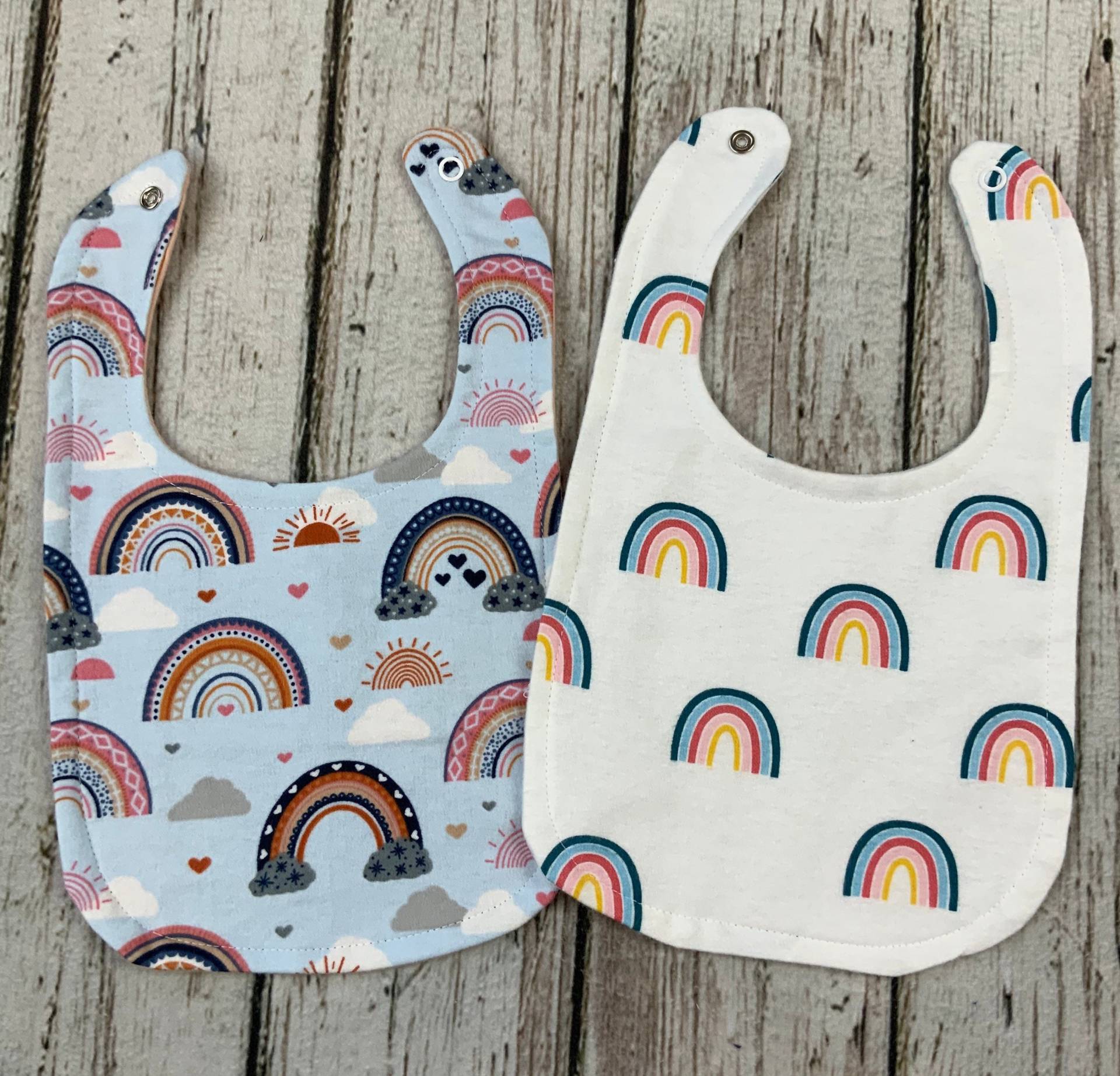 Regenbogen Baby Mädchen Flanell Doppelseitige Lätzchen/Geschenk Radiant Rainbow Collection Kinderzimmer von Etsy - SimplyUCreation