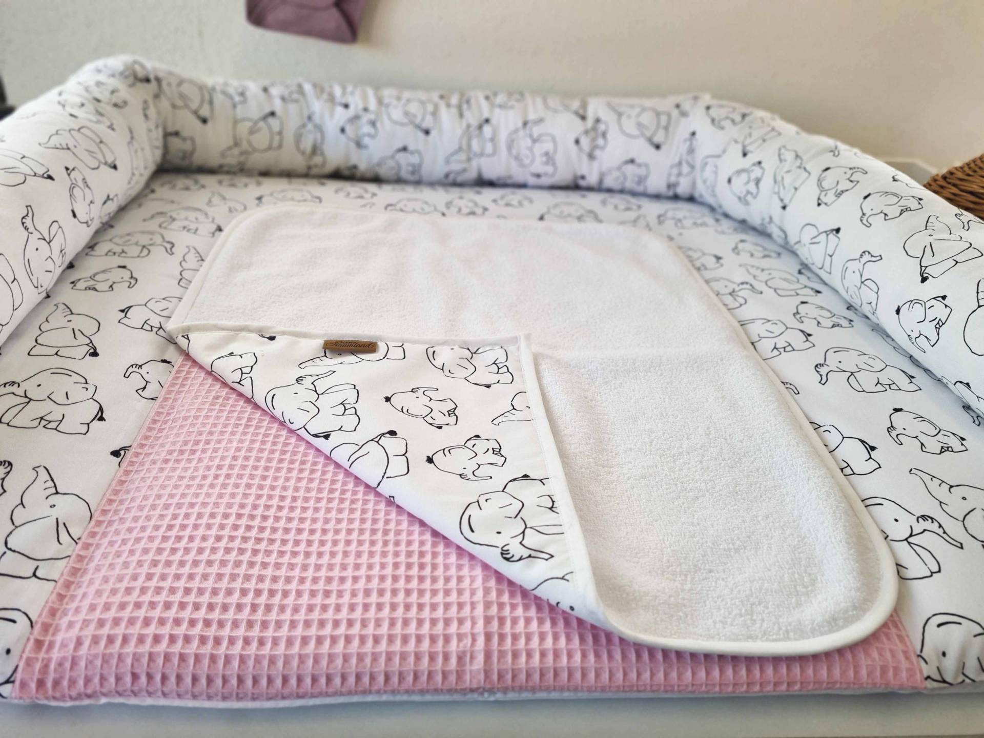 Wasserdichte Wickelauflage Elefant Frottee Weiß Wasserdichte Wickelauflage Elefant Frottee Weiß von Etsy - SissisTraumland