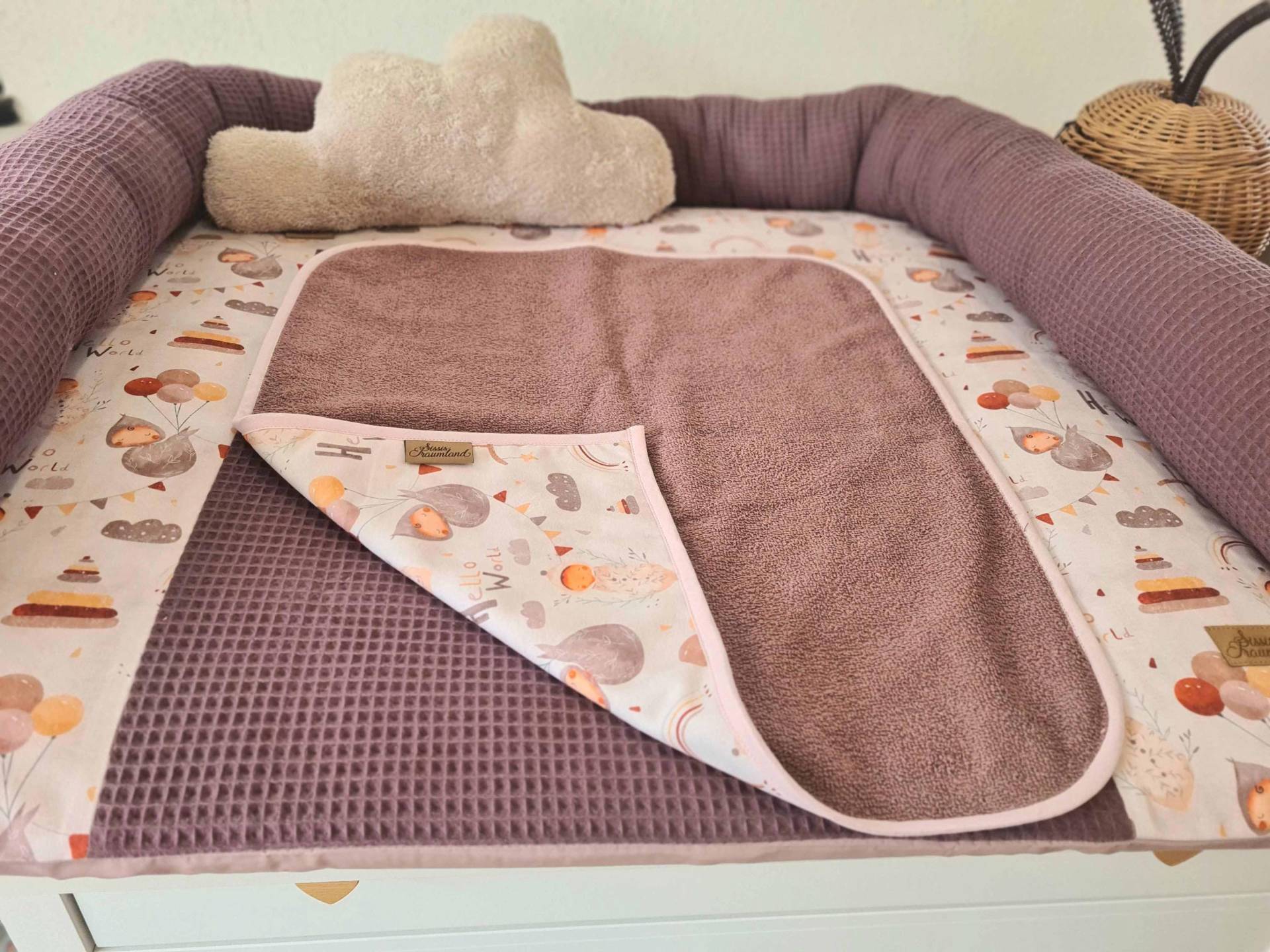 Wasserdichte Wickelauflage Hello World Frottee Beere von Etsy - SissisTraumland
