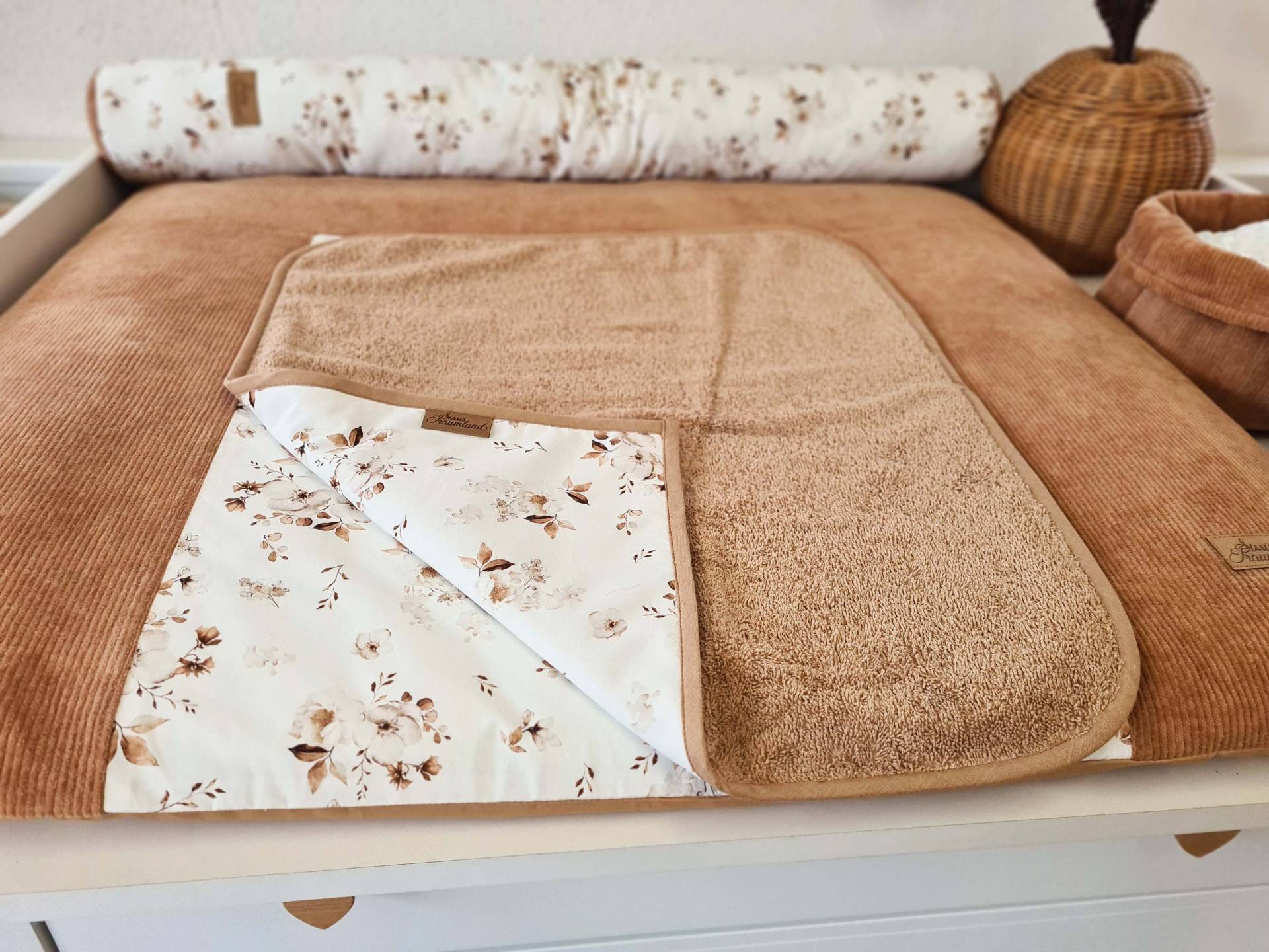Wasserdichte Wickelauflage Jasmin Frottee Teddy Wasserdichte Wickelauflage Jasmin Frottee Teddy von Etsy - SissisTraumland