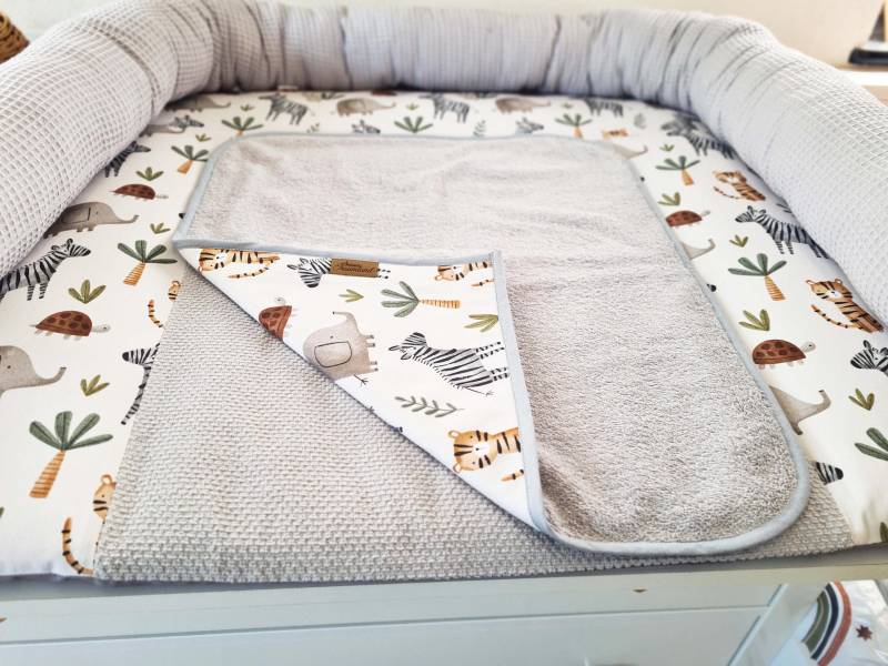 Wasserdichte Wickelauflage Jungle Frottee Grau von Etsy - SissisTraumland
