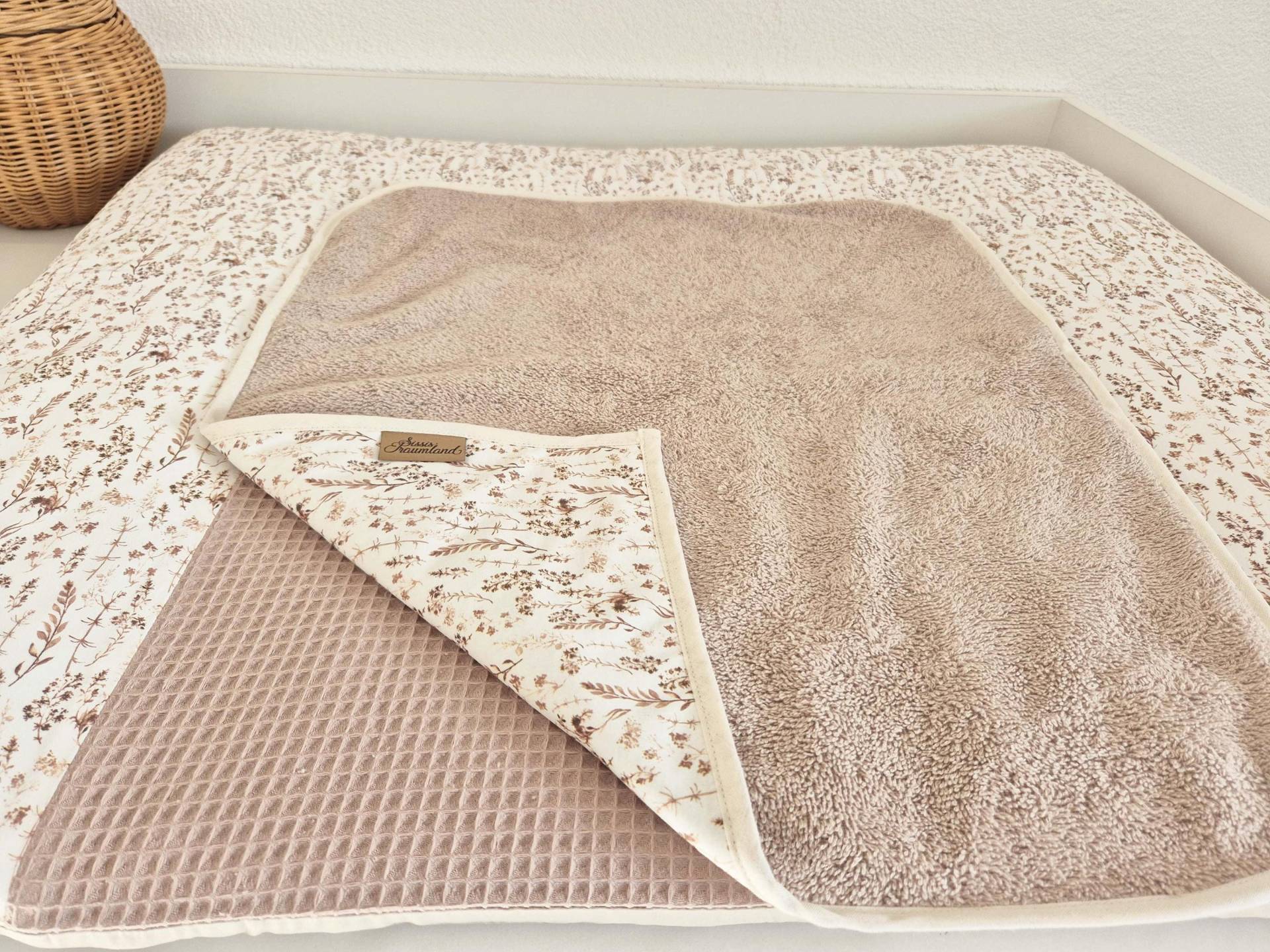 Wasserdichte Wickelauflage Leaves Frottee Taupe von Etsy - SissisTraumland