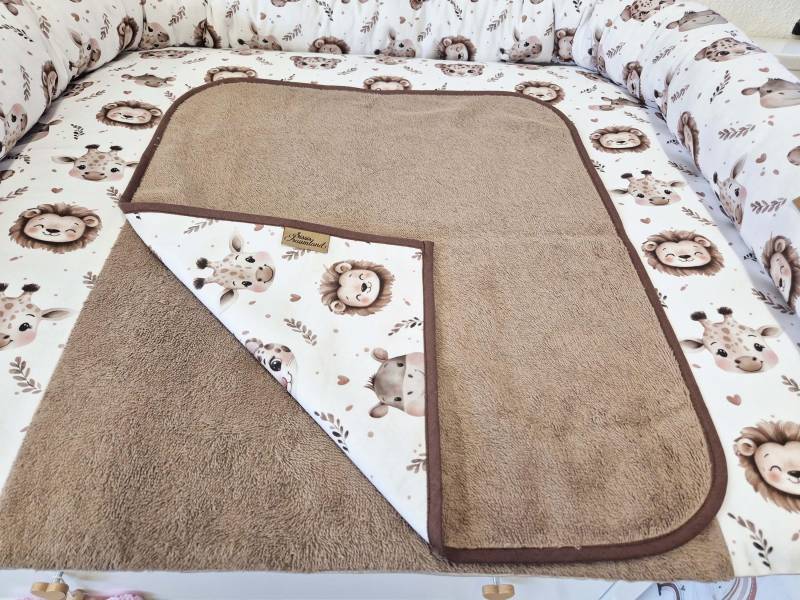 Wasserdichte Wickelauflage Lion Dark Taupe von Etsy - SissisTraumland