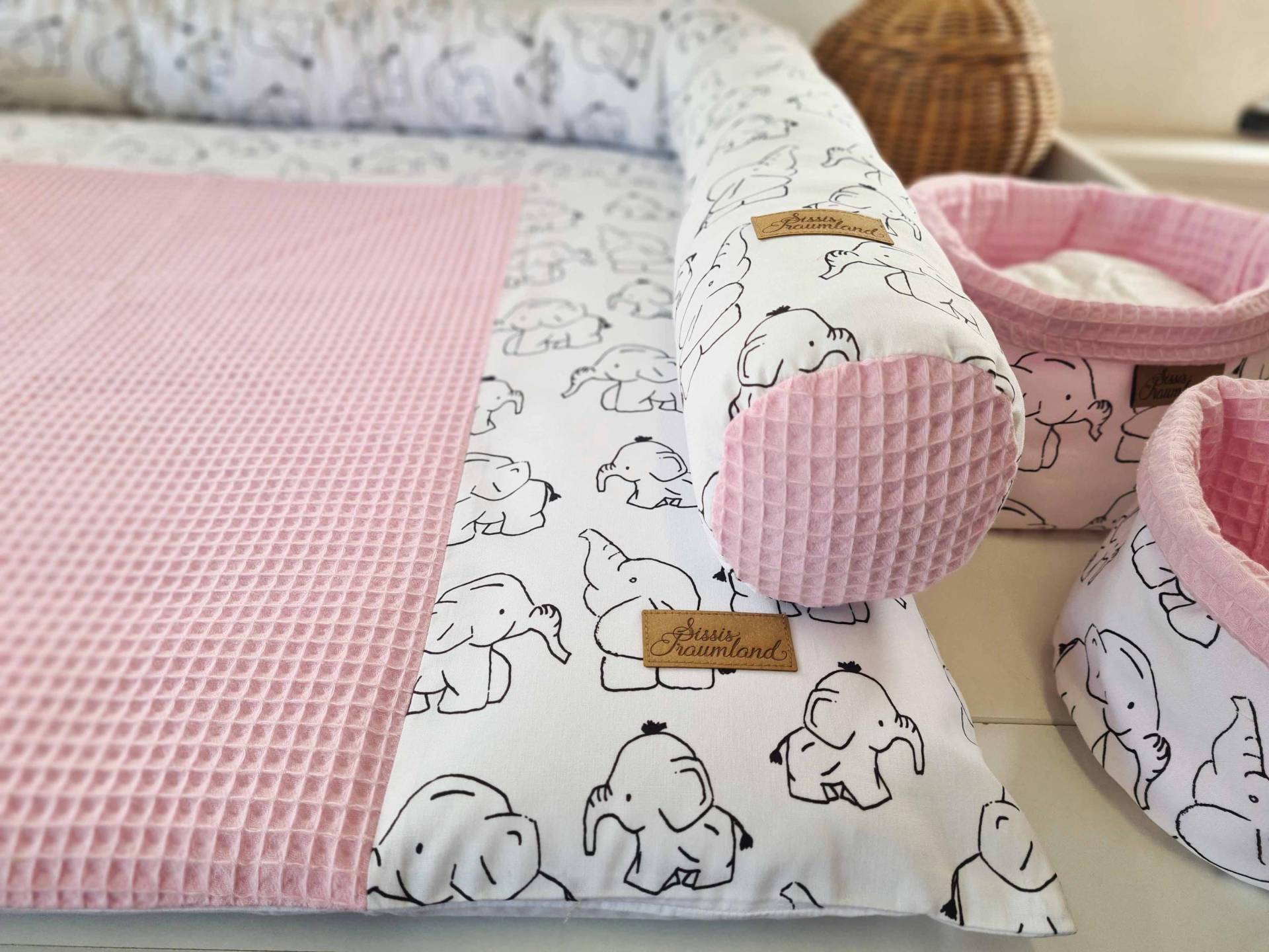 Wunschmaß - Wickelauflage Elefant Waffel Rosa Wunschmaß - Wickelauflage Elefant Waffel Rosa von Etsy - SissisTraumland