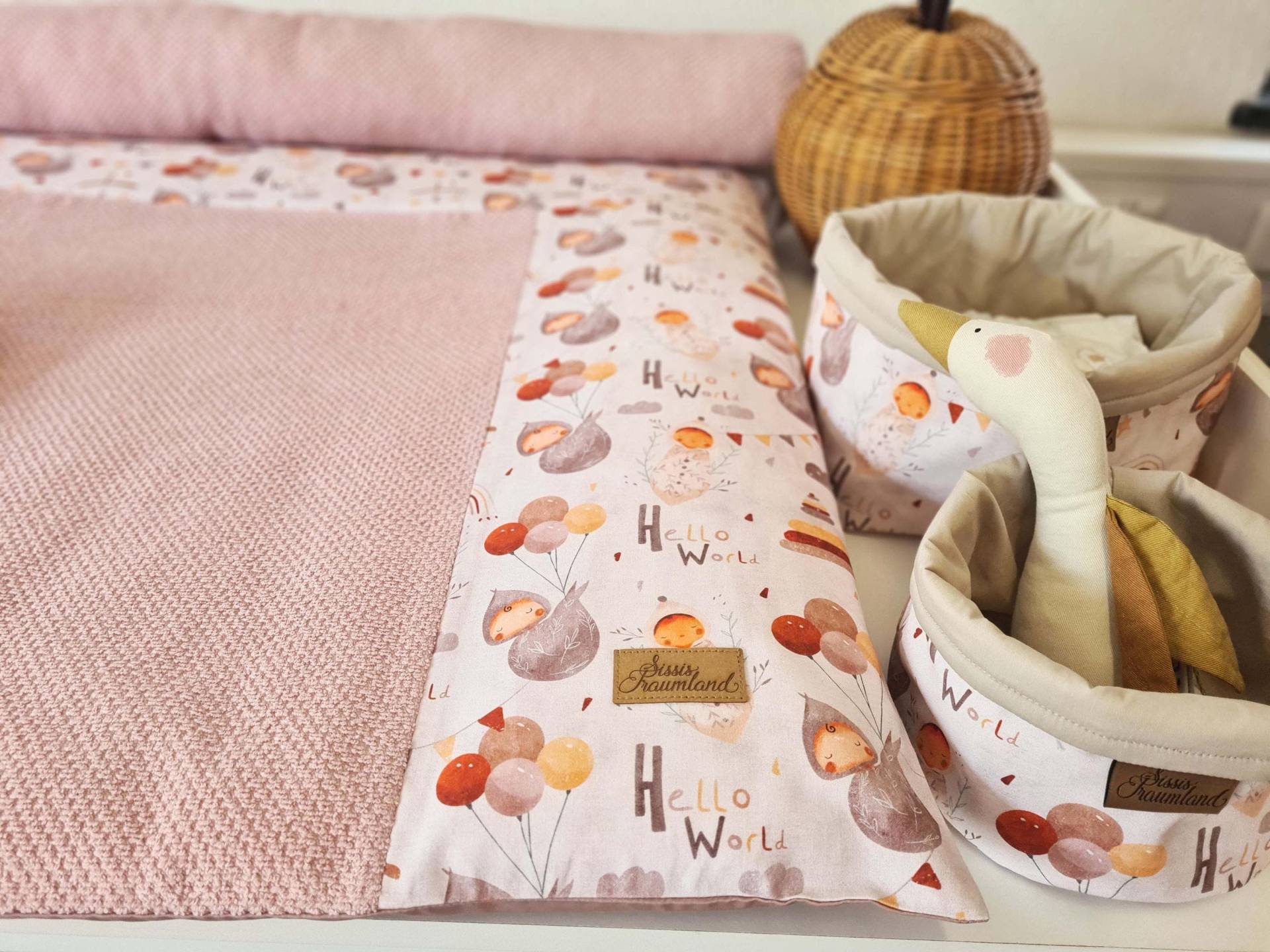 Wunschmaß - Wickelauflage Hello World Waffel Bebe Dusty Pink von Etsy - SissisTraumland
