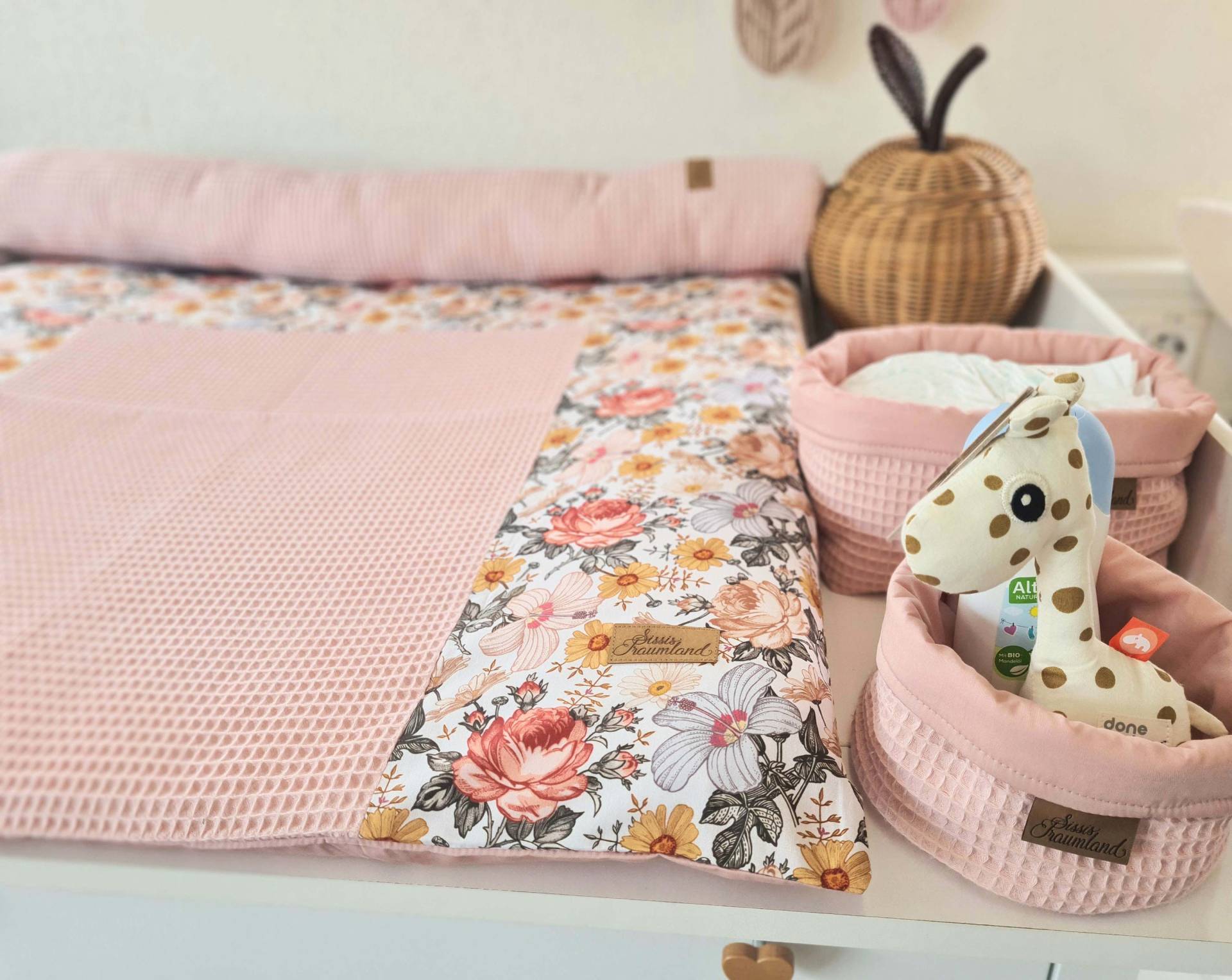 Wunschmaß - Wickelauflage Vintage Flower Salmon Wunschmaß - Wickelauflage Vintage Flower Salmon von Etsy - SissisTraumland