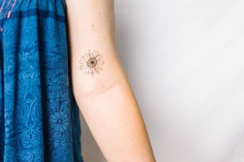 2 Zierliche Sonnenblume Temporary Tattoos - Smashtat von Etsy - SmashTat