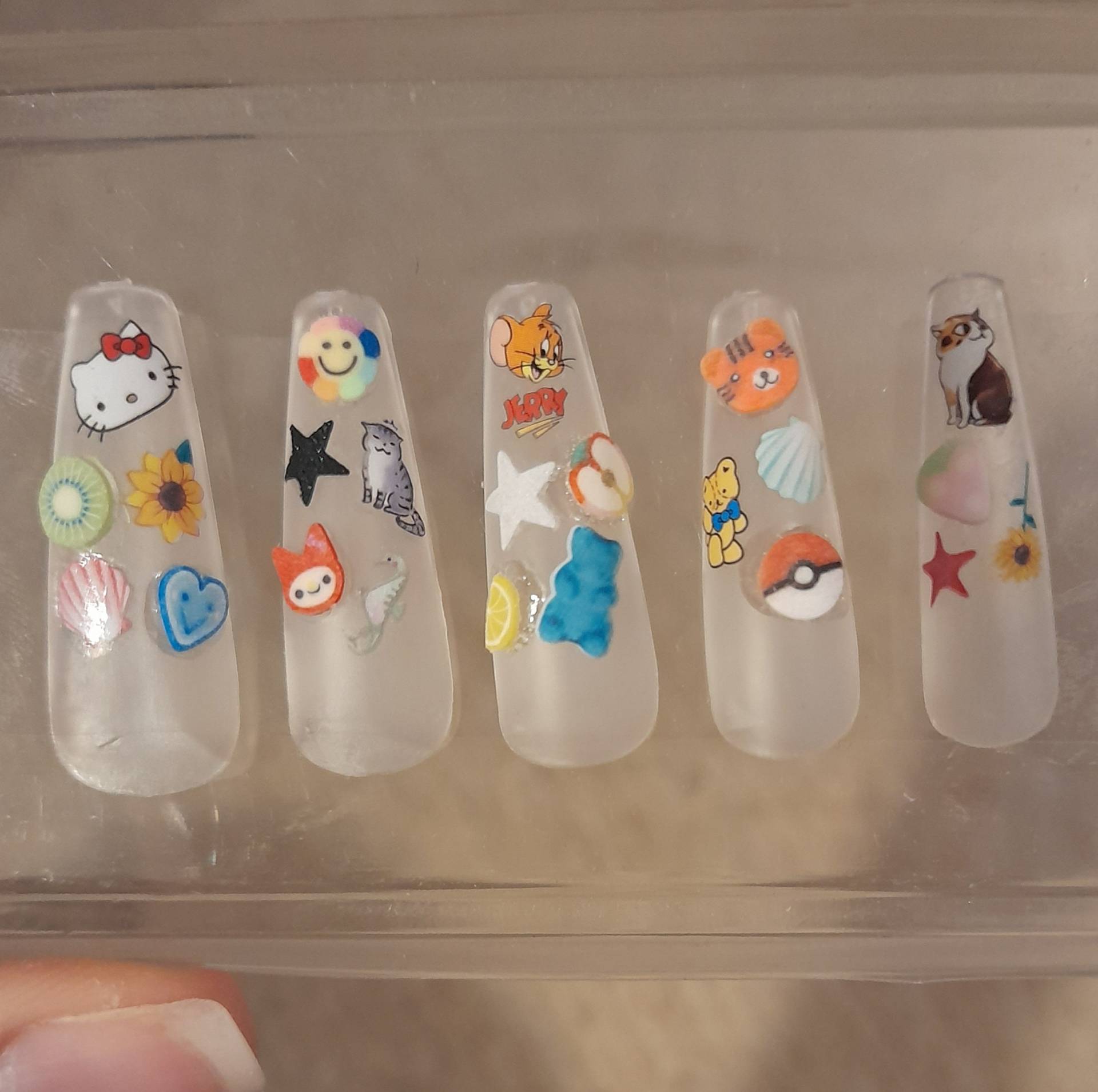 Durchscheinende Lange 3D Sargnägel in Frosted Kawaii von Etsy - SnailNailz