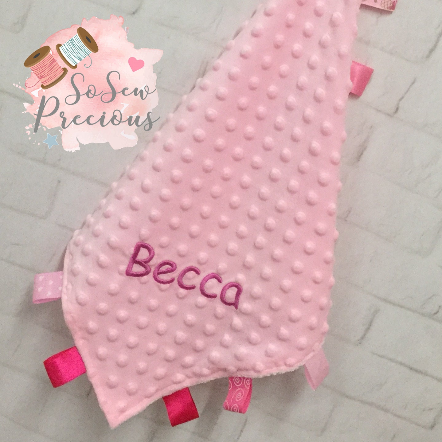 Personalisierte Baby-Tag-Decke, Tröster, Rosa, Personalisierte Blankie, Grübchen, Geschenk, Neues Baby von Etsy - SoSewPreciousGifts
