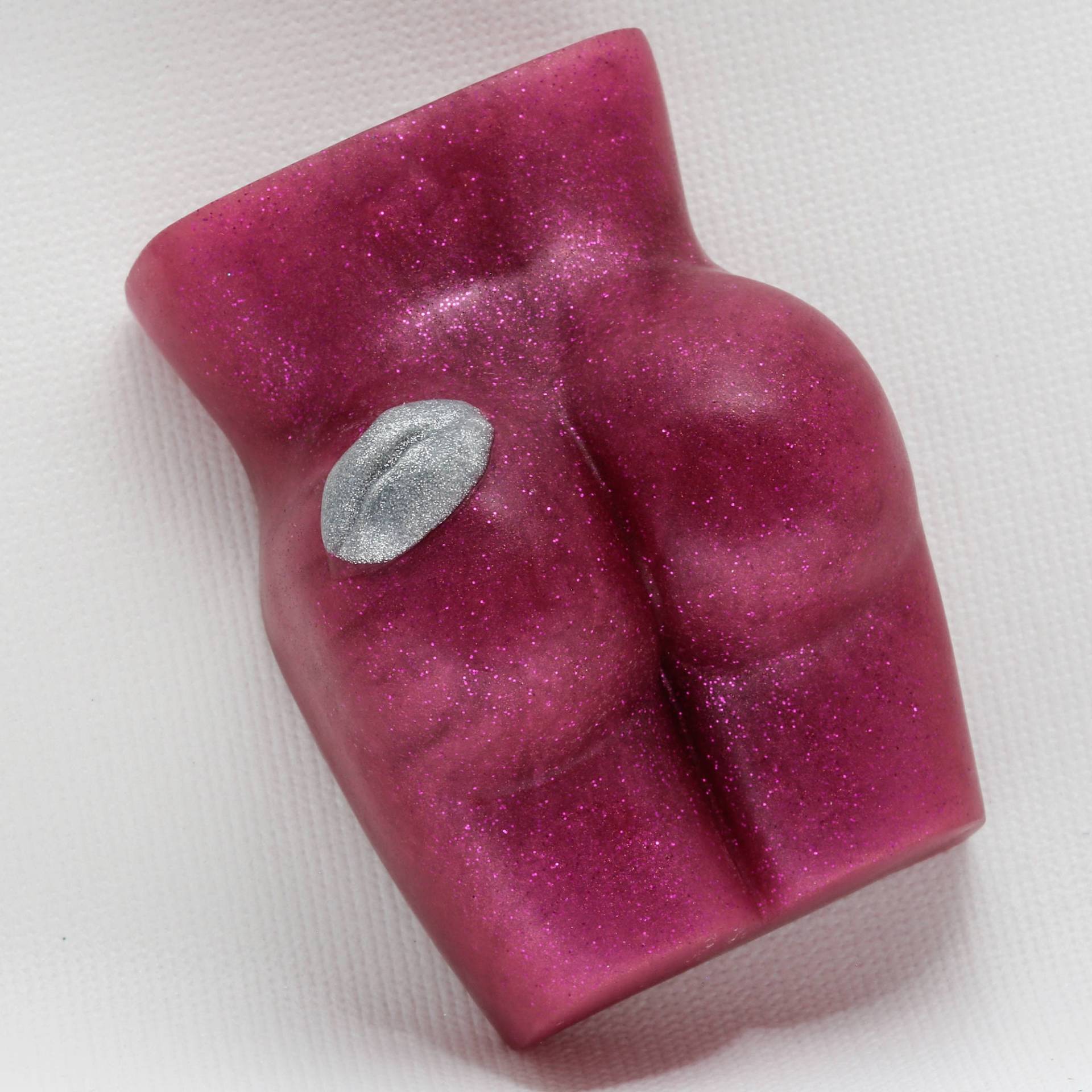 Two Lips On Hips, Pinke Beute Mit Üppigen Silbernen Lippen Und Dem Duft Von Geißblatt, Tulpe, Beere Mandarine Two Lips On Hips, Pinke Beute Mit Üppigen Silbernen Lippen Und Dem Duft Von Geißblatt, Tulpe, Beere Mandarine von Etsy - SoapFetishCreations