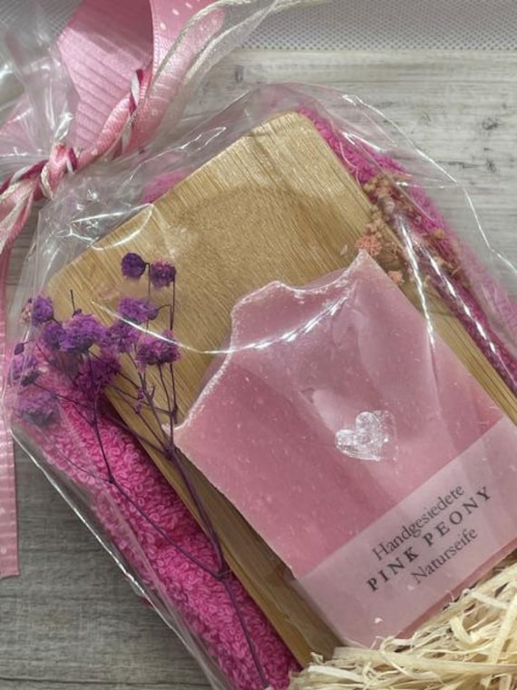 Pink Peony Soap Set - Geschenkset Handgesiedete Naturseife Soapisch Pink Peony Soap Set - Geschenkset Handgesiedete Naturseife Soapisch von Etsy - Soapisch