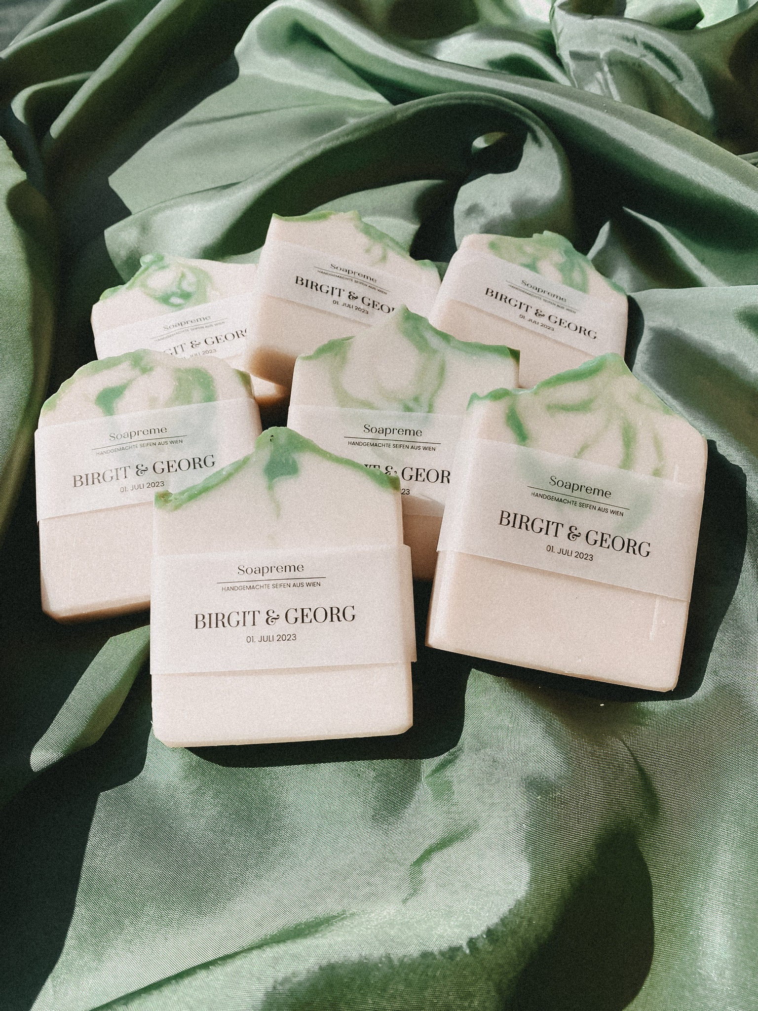 Gastgeschenk-Seife | 100G | Personalisierbar Für Hochzeiten, Taufen & Firmenevents | Ab 10 Stück Gastgeschenk-Seife | 100G | Personalisierbar Für Hochzeiten, Taufen & Firmenevents | Ab 10 Stück von Etsy - SoapremeVienna