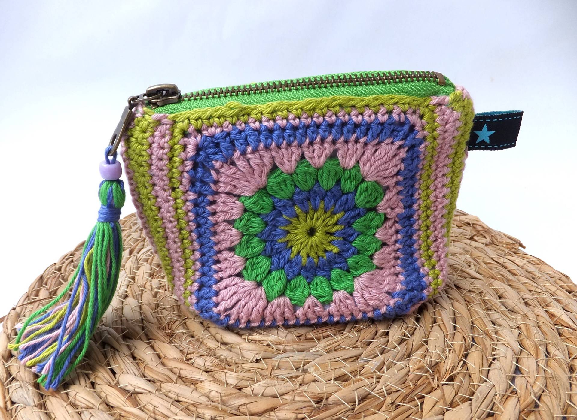 Granny Square Design Täschchen, Geldbörse Gehäkelt Vintage Look, Reine Handarbeit Granny Square Design Täschchen, Geldbörse Gehäkelt Vintage Look, Reine Handarbeit von Etsy - Sofeinsein