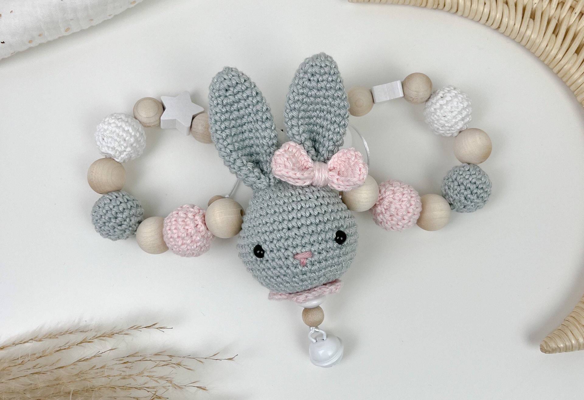 Kinderwagenkette - Gehäkelt Grau/Rosa Hase Kinderwagenkette - Gehäkelt Grau/Rosa Hase von Etsy - Sooneshandmadestore