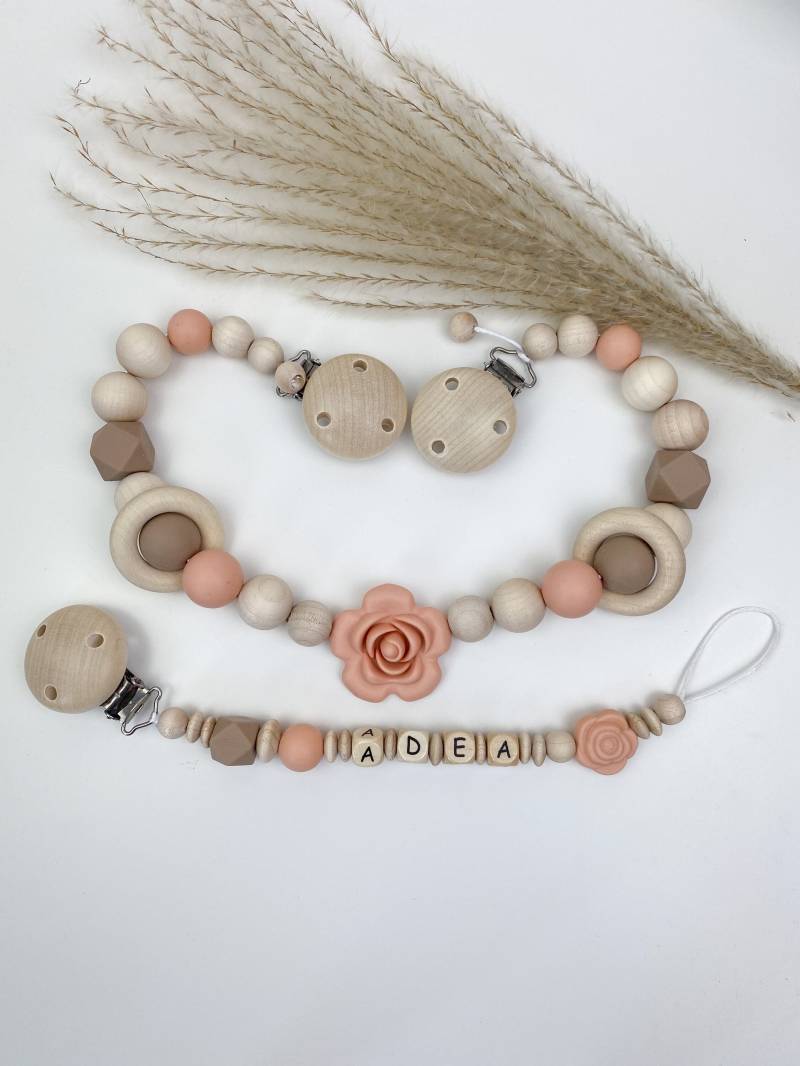 Set Kinderwagenkette Und Schnullerkette Mit Name Peach/Taupe von Etsy - Sooneshandmadestore