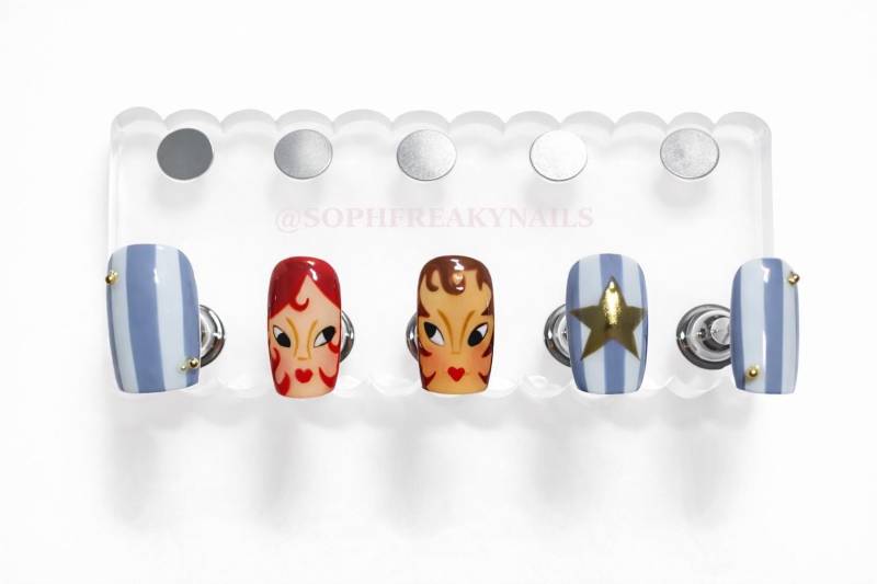 Blue Character Press On Nails, Handmade Custom Striped Star Design, Unique Nails von Etsy - SophFreakyNails