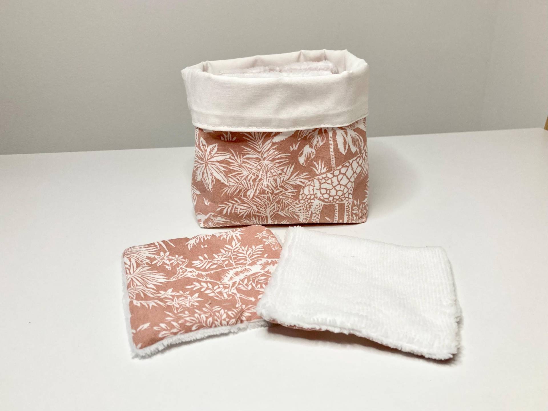 12 Make-Up-Entferner Oder Babytücher Aus Rosa Baumwollstoff Mit Savannah-Tiermotiven Und Weißem Öko-Tex-Bambusschwamm von Etsy - SousUnCerisier