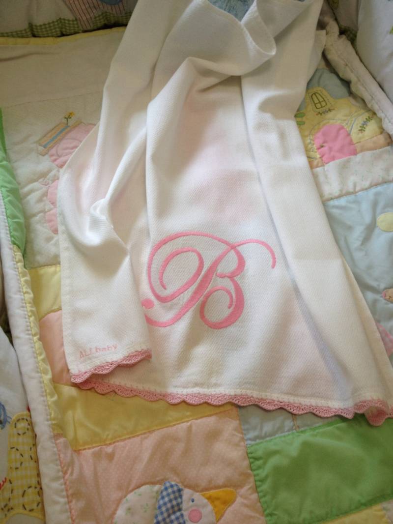 Gehäkeltes Eingefasstes Leinentuch Monogrammiert Auf Großer Stoffwindel von Etsy - SouthernAtBirth