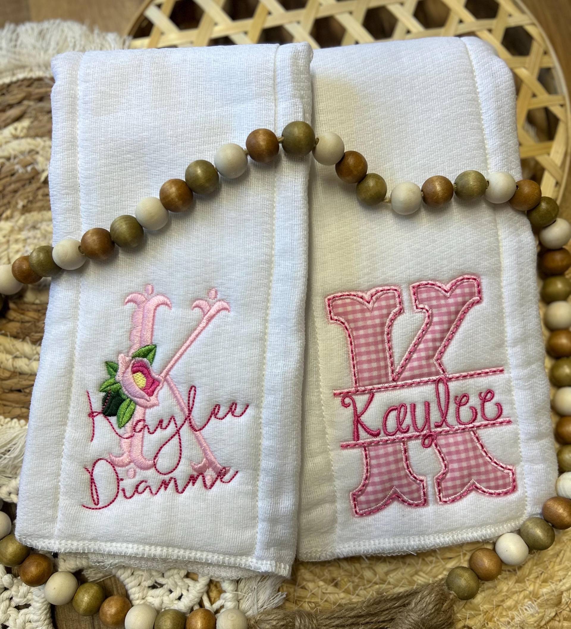 Ein Spucktuch Junge Mädchen Süddeutsche Baby Geschenk-Set Personalisiert Spucktücher Monogramm Name Sport Team Helle Farbe Chevron Lkw Irgendein von Etsy - SouthernGraceEmb