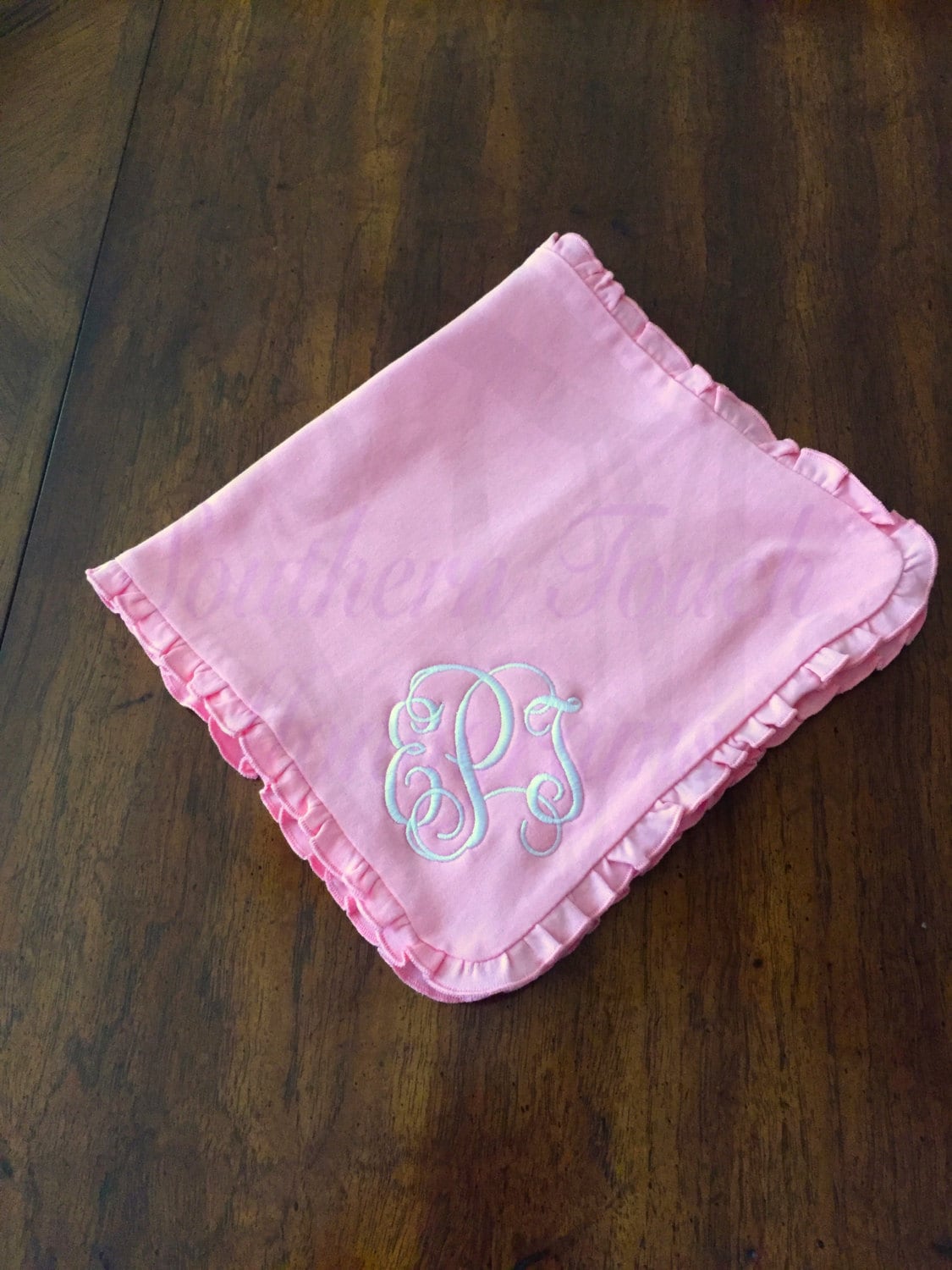 Monogrammiert Rüschen Baby Spucktuch Baumwolle Neugeborenen Geschenk von Etsy - SouthernTouchMono