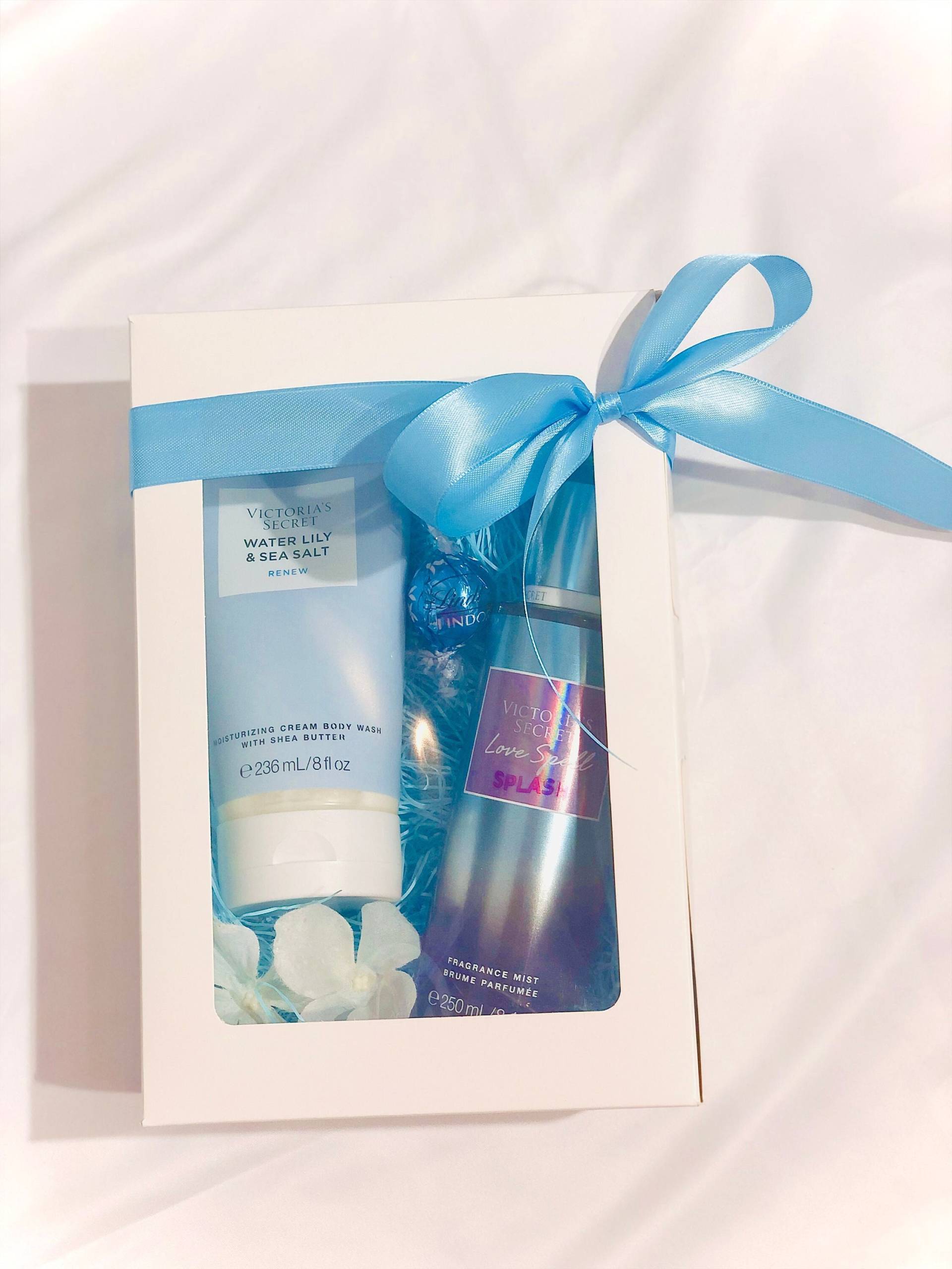Geschenkset Victoria's Secret Love Spell & Water Lily, Körperduftspray | 250 Ml, Duschgel Mit Shea Butter | 236 Ml Geschenkset Victoria's Secret Love Spell & Water Lily, Körperduftspray | 250 Ml, Duschgel Mit Shea Butter | 236 Ml von Etsy - StacyGeschenke