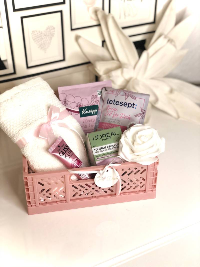 Geschenkset "'deine Zeit Für Dich'', Creme-Öl-Peeling. Badesalz, Tonerde-Maske, Haarkur, Gästehandtuch, Deko-Klappbox von Etsy - StacyGeschenke
