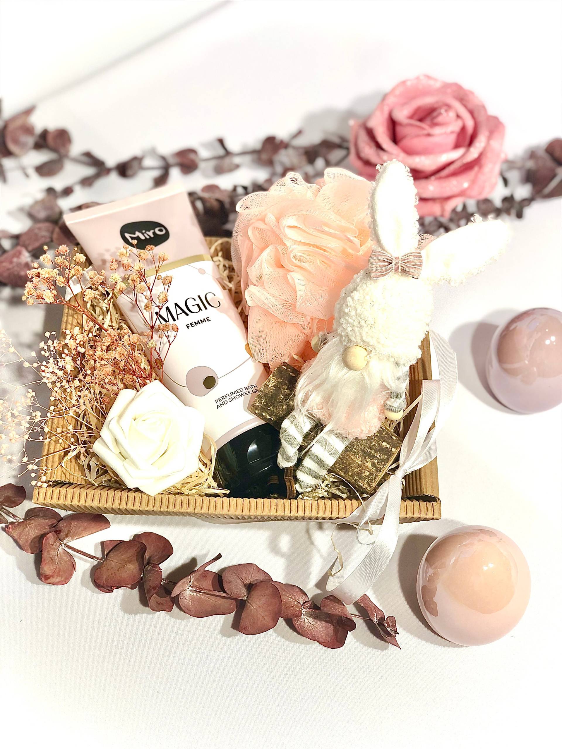 Osterset "'magic Femme Mit Bunny'' Duschgel Von Miro, Süßer Osterwichtel Schleife, Dusch-Netzball Osterset "'magic Femme Mit Bunny'' Duschgel Von Miro, Süßer Osterwichtel Schleife, Dusch-Netzball von Etsy - StacyGeschenke